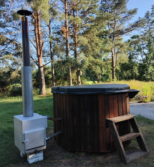 Kiinteä puulämmitteinen palju